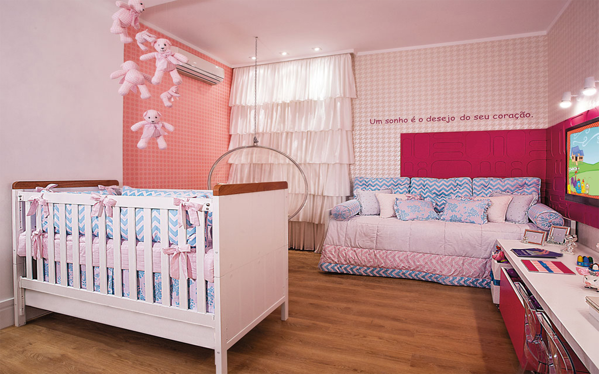 Quarto infantil feminino rosa e azul