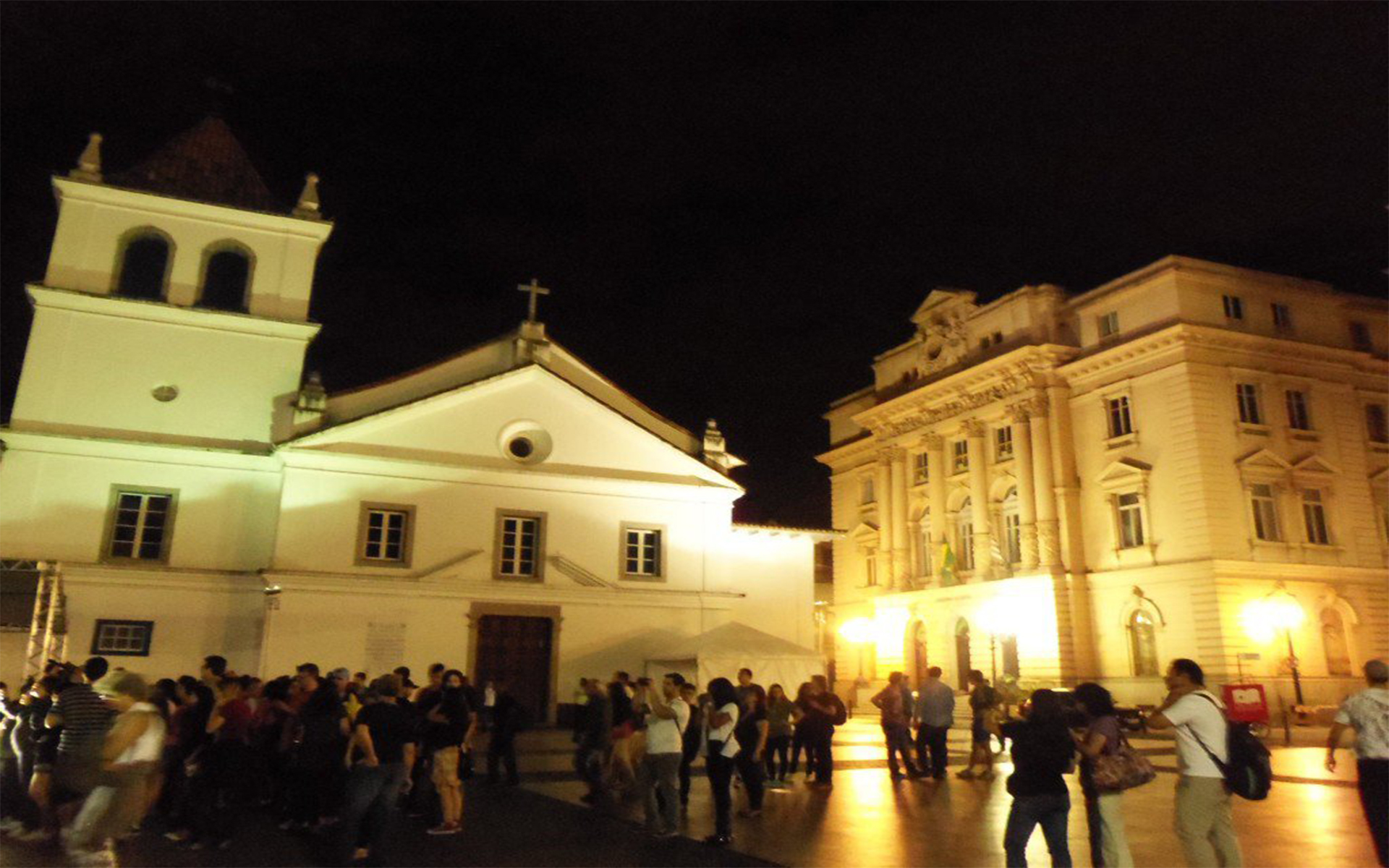 Caminhada noturna em SP